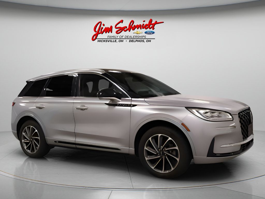 Used 2024 Lincoln Corsair Grand Touring AWD/4WD image 2