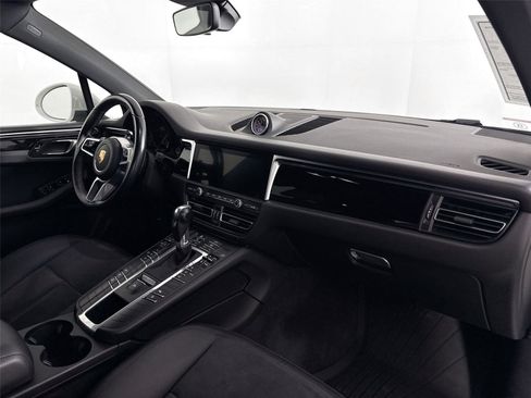 Used 2021 Porsche Macan image 42