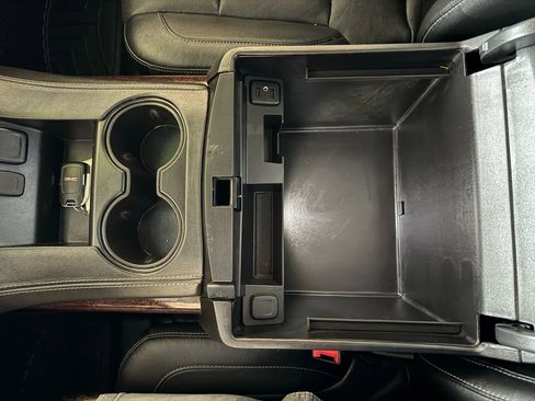 Used 2020 GMC Yukon XL SLT w/ Premium Edition image 12