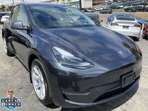 Used 2024 Tesla Model Y 2WD image 74
