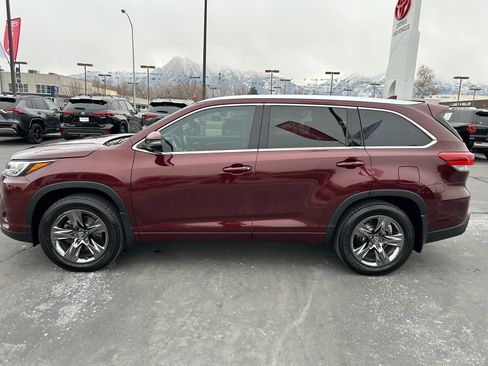 Used 2017 Toyota Highlander Limited Platinum image 2