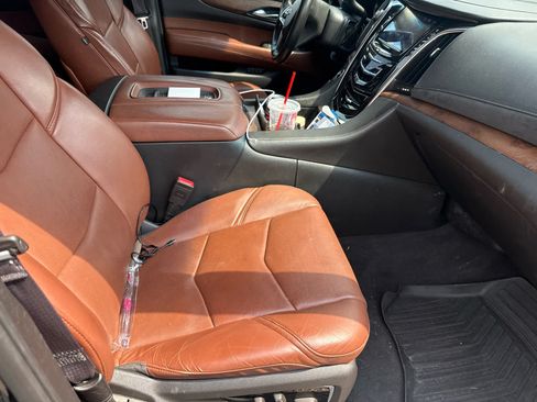 Used 2016 Cadillac Escalade Luxury AWD/4WD image 7