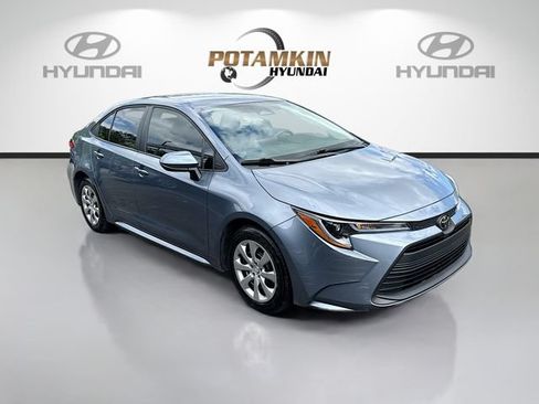 Used 2026 Toyota Corolla LE FWD image 3