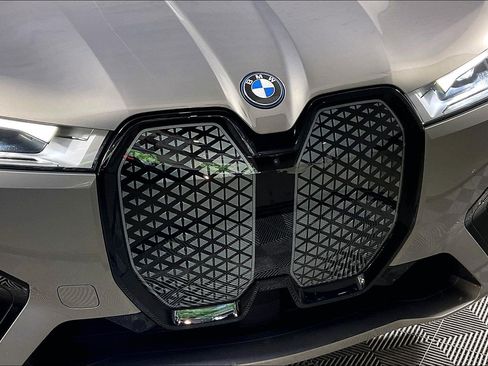 Used 2024 BMW iX xDrive50 w/ Sport Package AWD/4WD image 27