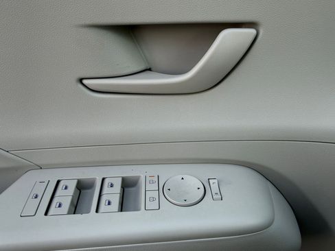 Used 2025 Hyundai Kona SEL image 18