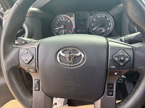 Used 2020 Toyota Tacoma TRD Sport w/ TRD Premium Sport Package AWD/4WD image 15