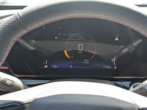 Used 2025 Chevrolet Trax RS w/ Sunroof Package FWD image 22