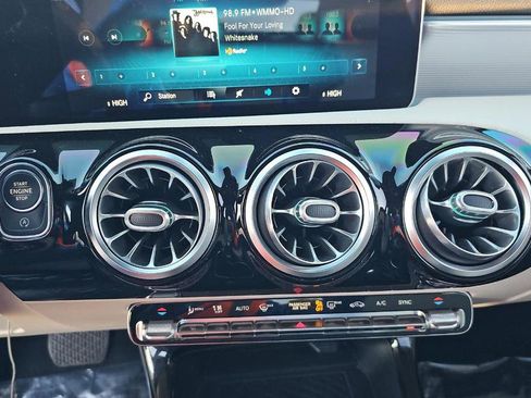 Used 2020 Mercedes-Benz CLA 250 image 9