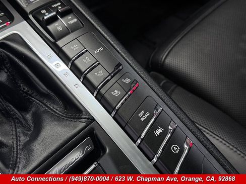 Used 2018 Porsche Macan AWD/4WD image 16