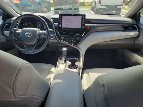 Used 2022 Toyota Camry SE w/ Audio Upgrade Package image 16