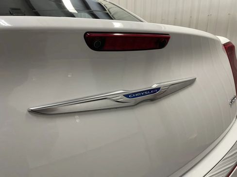 Used 2022 Chrysler 300 Touring AWD/4WD image 14