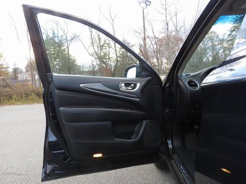 Used 2019 INFINITI QX60 Luxe w/ Essential Package image 10