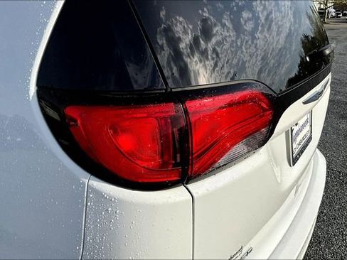 Used 2022 Chrysler Voyager LX FWD image 23