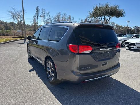 Used 2017 Chrysler Pacifica Limited w/ Advanced Safetytec Group image 3