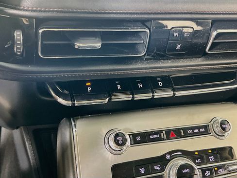 Used 2023 Lincoln Aviator AWD w/ Premium Package image 17