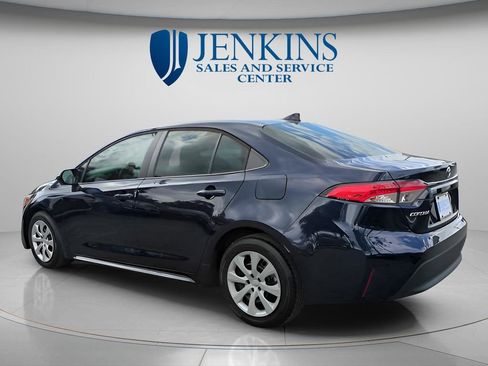 Used 2023 Toyota Corolla LE FWD image 5