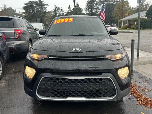Used 2020 Kia Soul LX FWD image 2