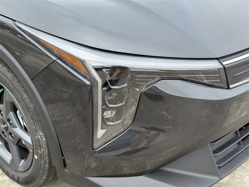 New 2025 Kia K4 LXS image 9