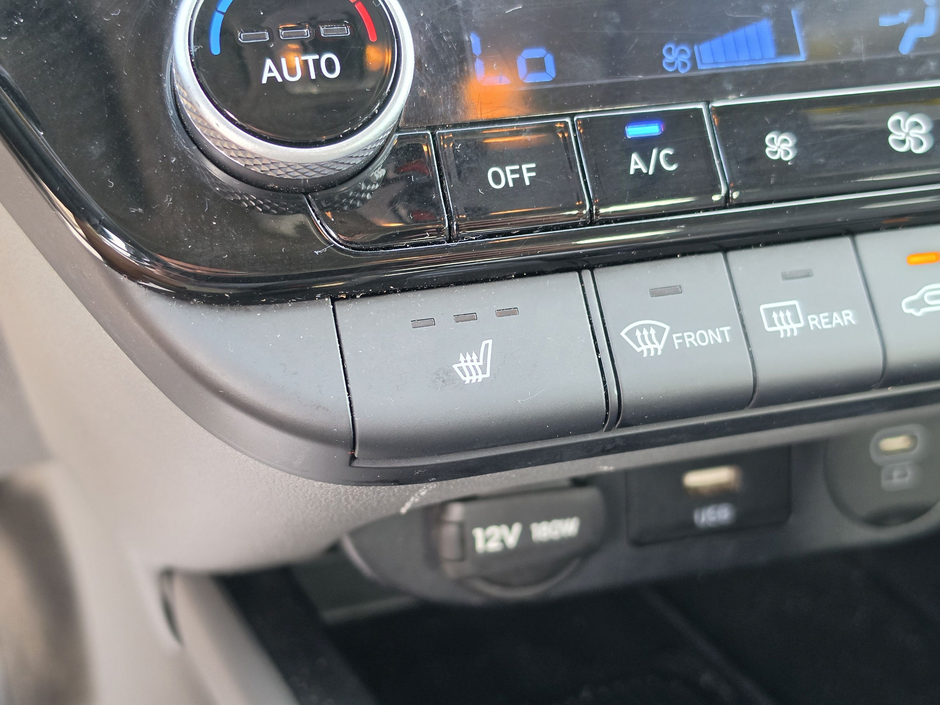 Used 2025 Hyundai Elantra SEL FWD image 30