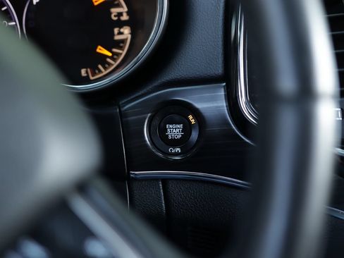 Used 2019 Jeep Grand Cherokee Limited AWD/4WD image 19