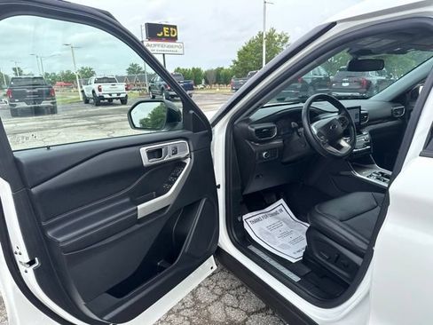Used 2022 Ford Explorer Limited w/ Equipment Group 301A RWD image 24