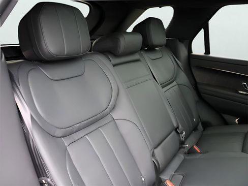 Used 2025 Land Rover Range Rover Sport Dynamic SE image 17