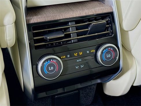 Used 2025 Land Rover Range Rover SE image 27