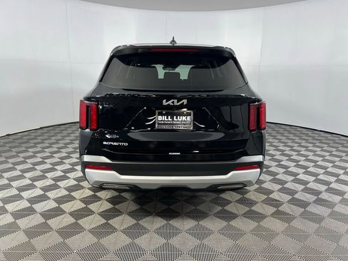 Used 2024 Kia Sorento LX image 7