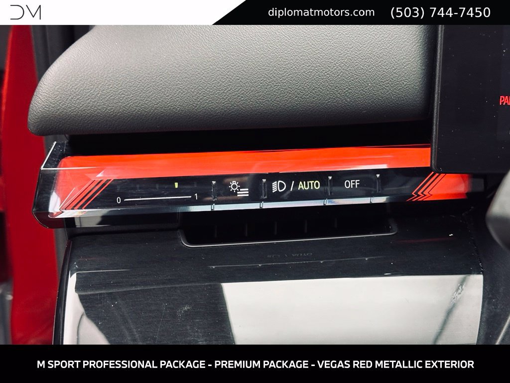 Used 2025 BMW i5 xDrive40 w/ M Sport Package AWD/4WD image 32