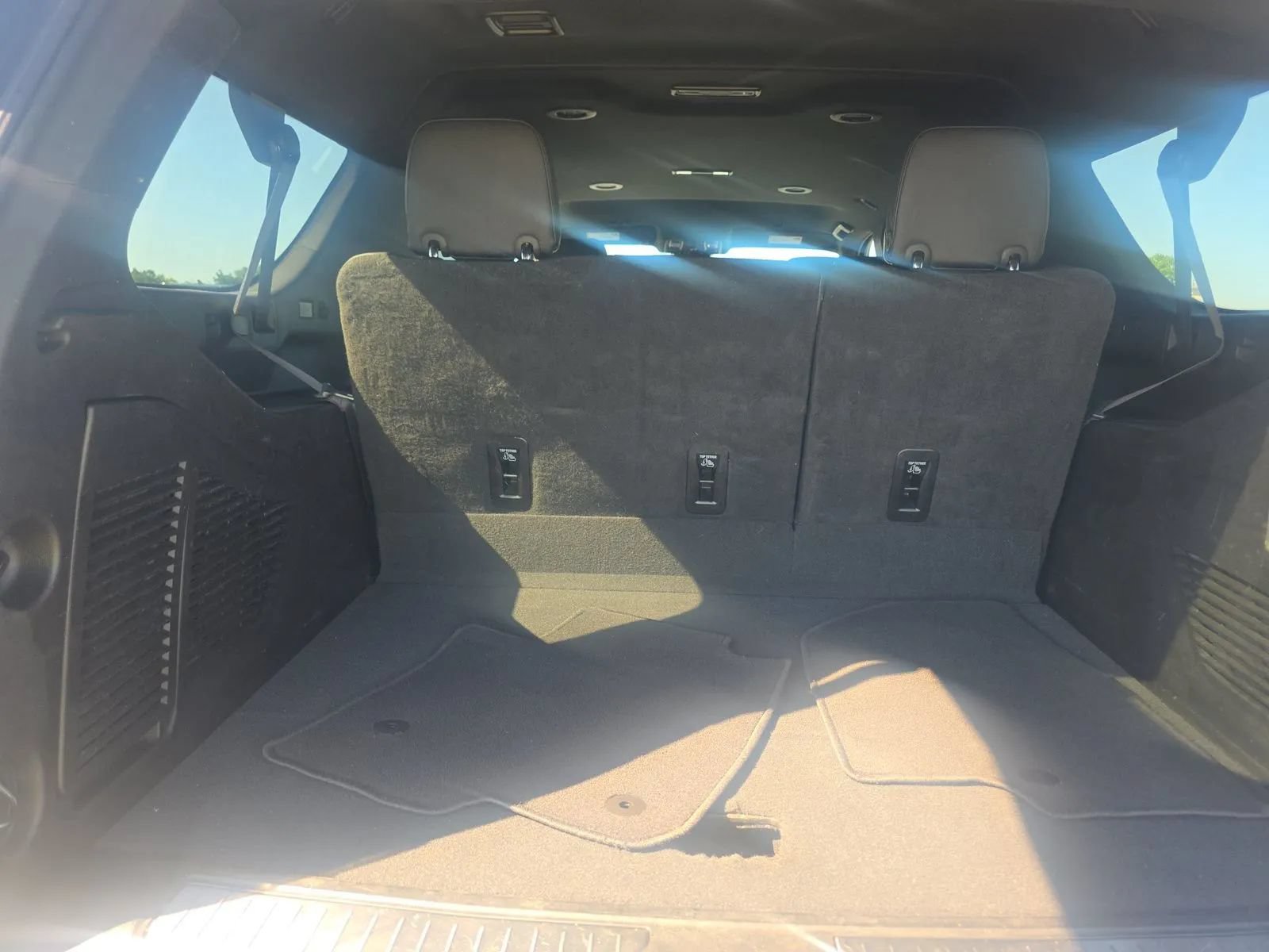 Used 2023 Chevrolet Suburban Premier RWD image 10