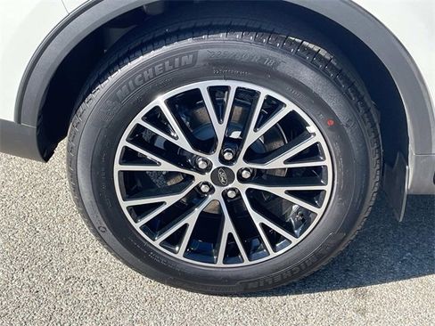 New 2025 Ford Escape SE image 32