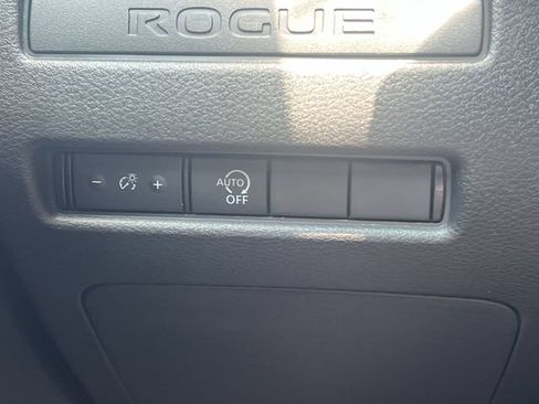 Used 2025 Nissan Rogue S FWD image 29