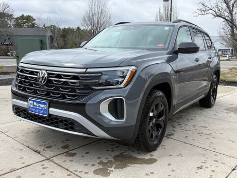 New 2026 Volkswagen Atlas Peak Edition image 2