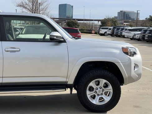 Used 2016 Toyota 4Runner SR5 Premium image 12