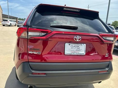 Used 2021 Toyota RAV4 LE AWD/4WD image 7