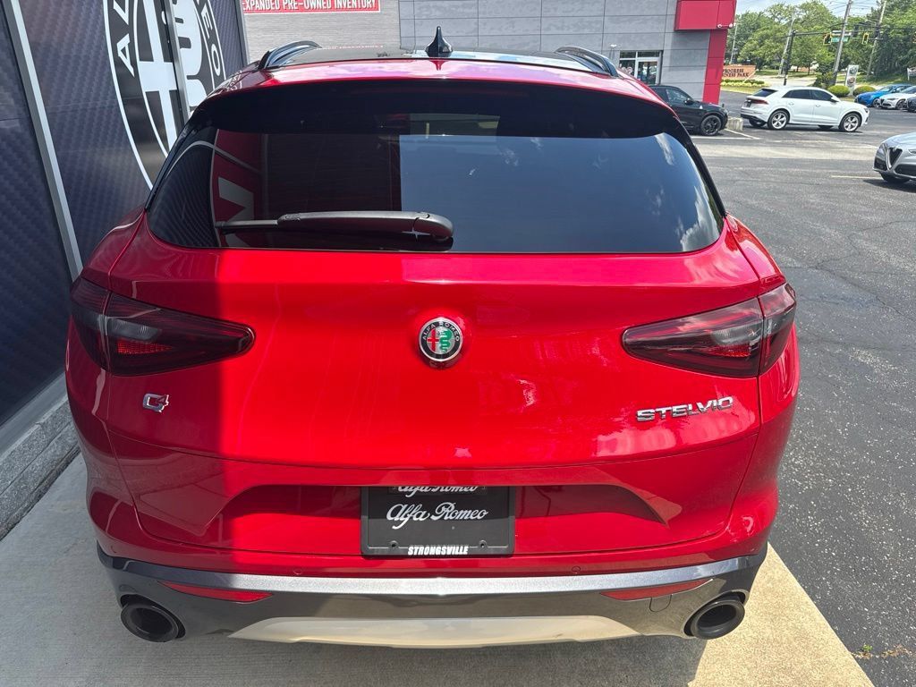 Used 2023 Alfa Romeo Stelvio Ti AWD/4WD image 11