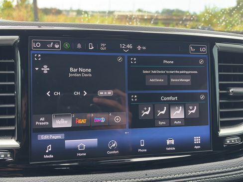 Used 2024 Chrysler Pacifica Touring FWD image 21
