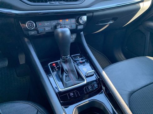 Used 2025 Jeep Compass Trailhawk image 40