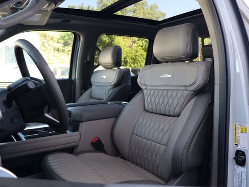 Used 2025 Ford F450 Platinum w/ Platinum Plus Package image 14