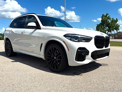 Used 2023 BMW X5 xDrive40i w/ M Sport Package AWD/4WD image 3