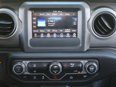 Used 2022 Jeep Wrangler Unlimited Sport AWD/4WD image 3