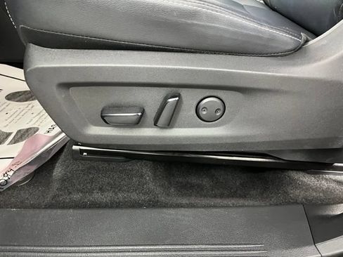 Certified 2025 Nissan Murano SV FWD image 31