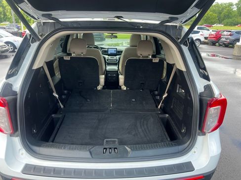 Used 2021 Ford Explorer XLT w/ Equipment Group 202A AWD/4WD image 13
