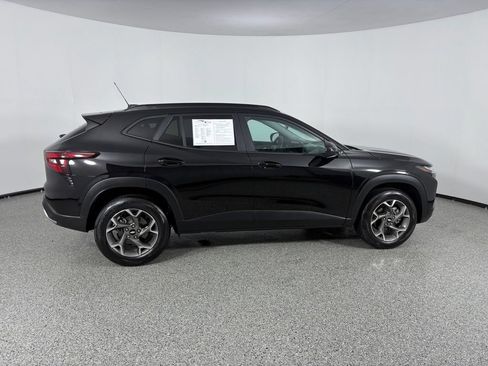 Used 2025 Chevrolet Trax LT w/ Driver Confidence Package FWD image 8