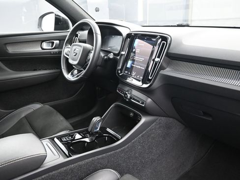 Used 2022 Volvo XC40 T5 R-Design image 27