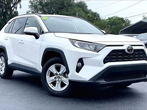 Used 2019 Toyota RAV4 XLE w/ Convenience Package FWD image 2