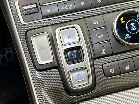 Used 2023 Hyundai Santa Fe Limited image 16