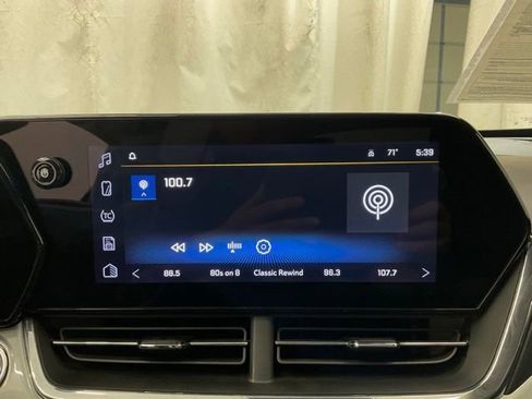 Used 2025 Chevrolet Trax LT FWD image 18