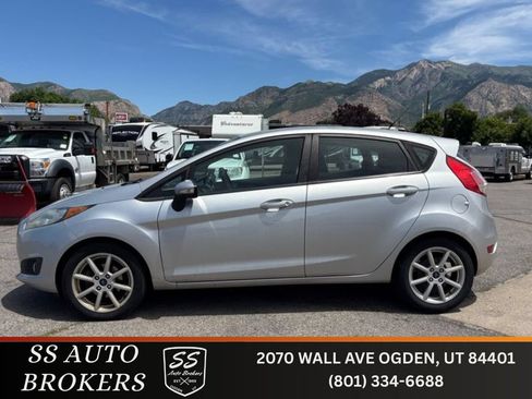 Used 2015 Ford Fiesta SE w/ Equipment Group 201A FWD image 1