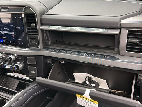 Used 2025 Ford F250 Platinum w/ FX4 Off-Road Package image 41